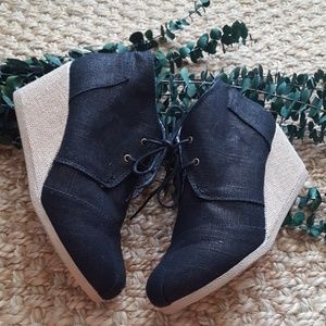 Black Linen Wedges